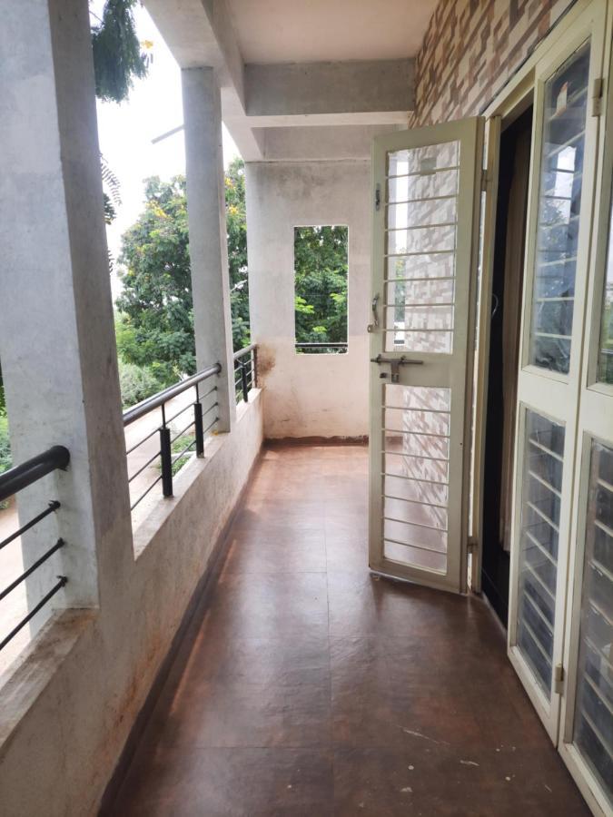 Rajlakshmi Niwas Apartamento Solapur Exterior foto