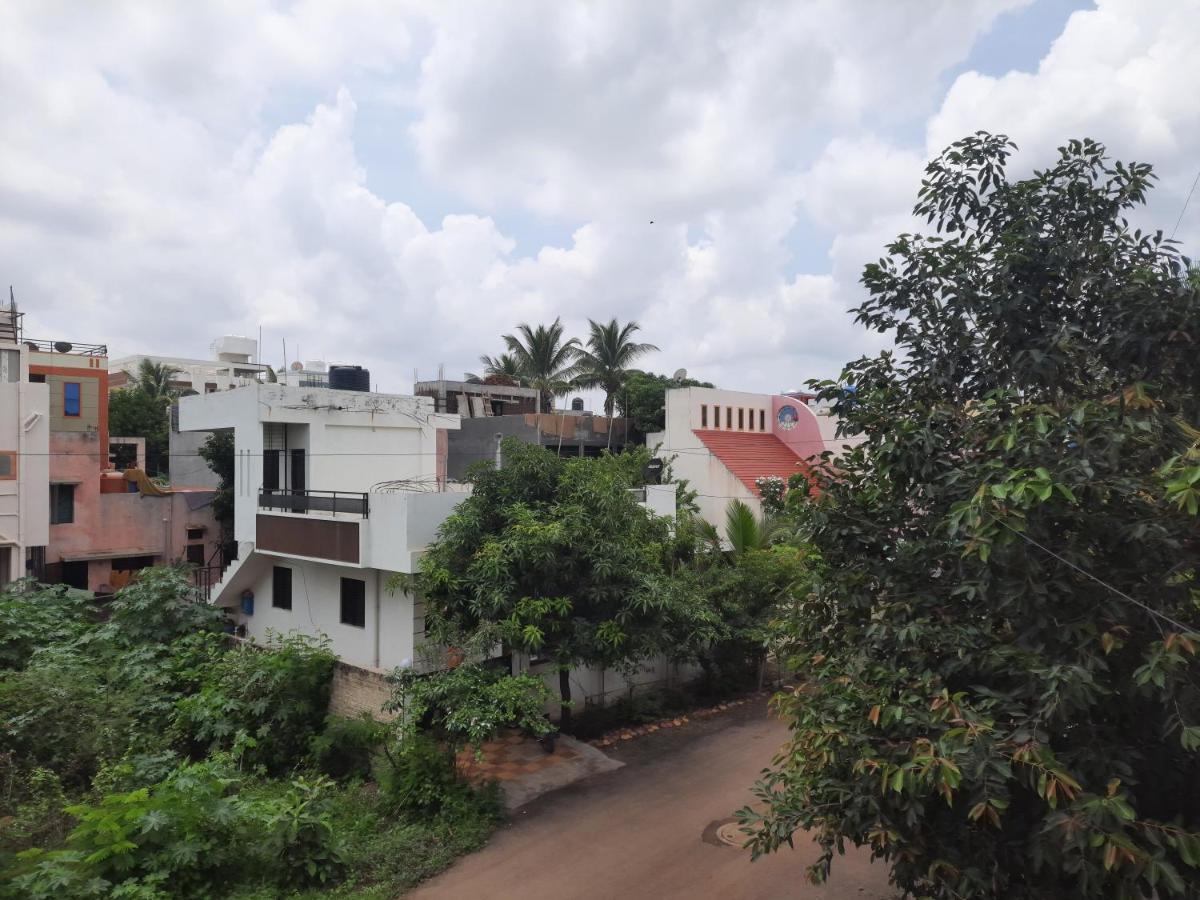 Rajlakshmi Niwas Apartamento Solapur Exterior foto