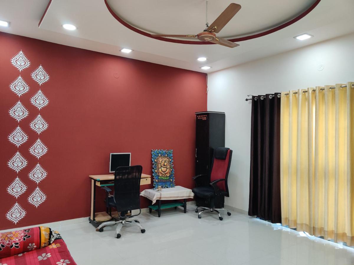 Rajlakshmi Niwas Apartamento Solapur Habitación foto