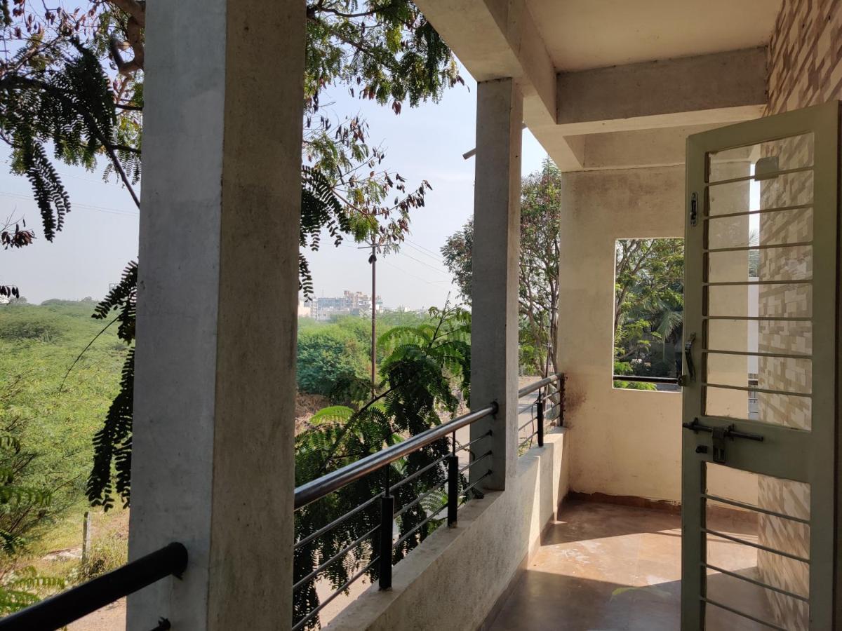 Rajlakshmi Niwas Apartamento Solapur Exterior foto