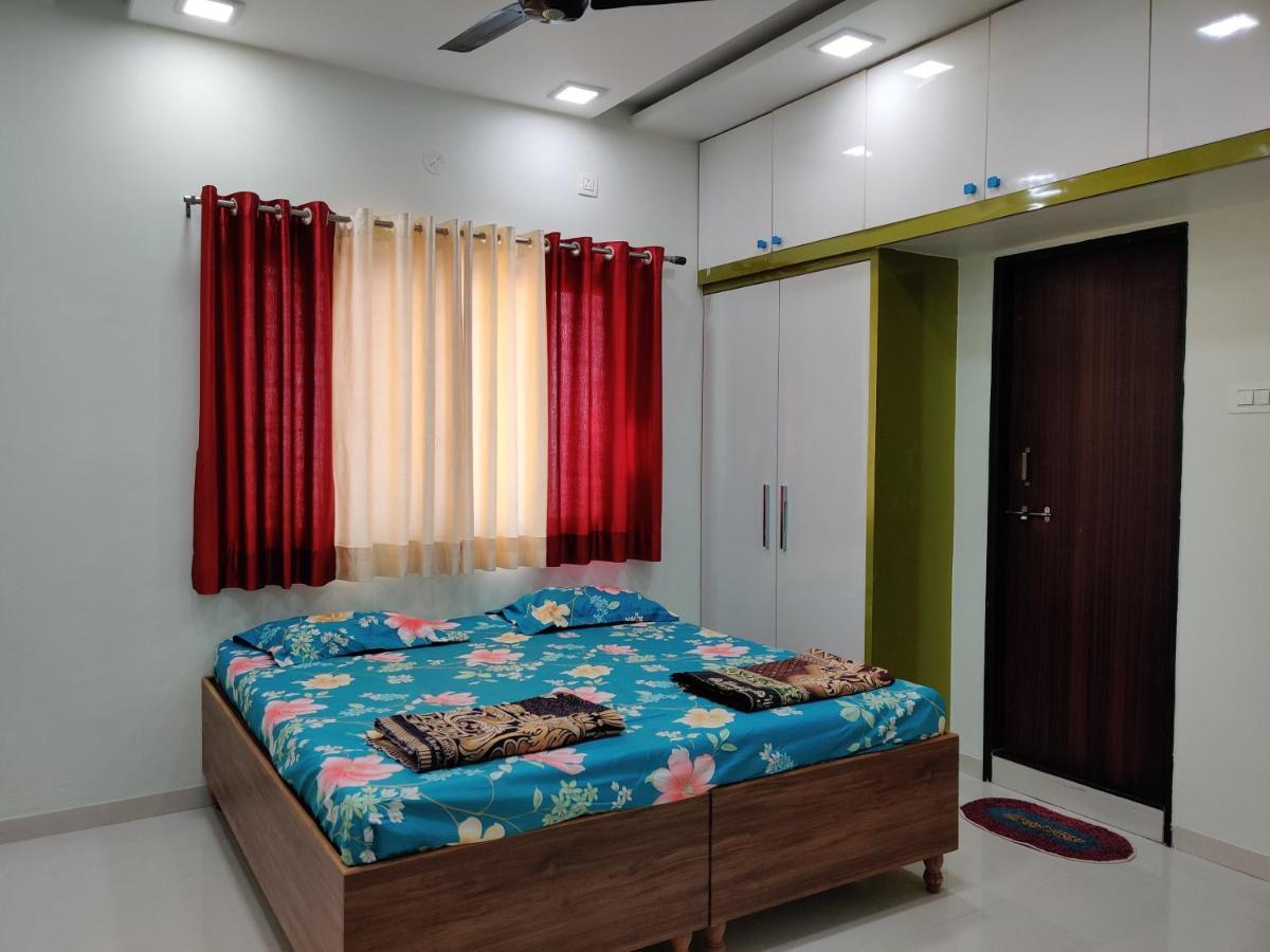 Rajlakshmi Niwas Apartamento Solapur Exterior foto